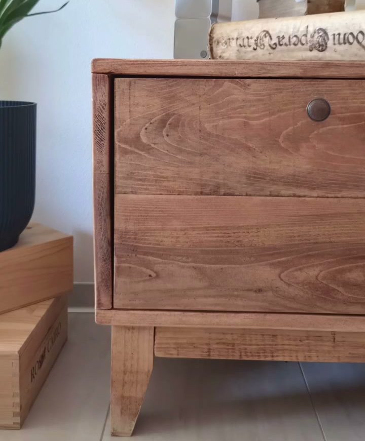Mobile in legno